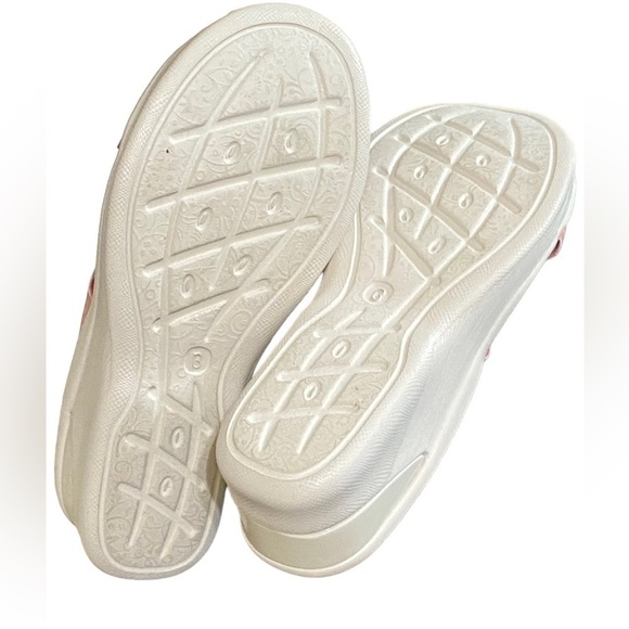 Bzees Padded Comfort Wedge Slide Sandals Scalloped Strap Women’s Size 8.… - Picture 3 of 11